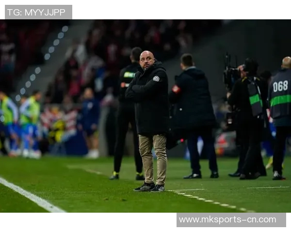 马竞逆转那不勒斯3-2争议判罚引发全场热议与欢呼