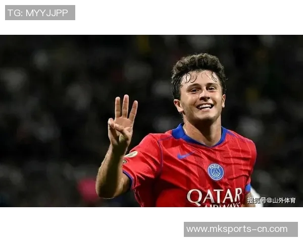 意甲激战那不勒斯逆转巴黎圣日耳曼帽子戏法引爆全场激情 意甲激战那不勒斯逆转巴黎圣日耳曼帽子戏法引爆全场激情