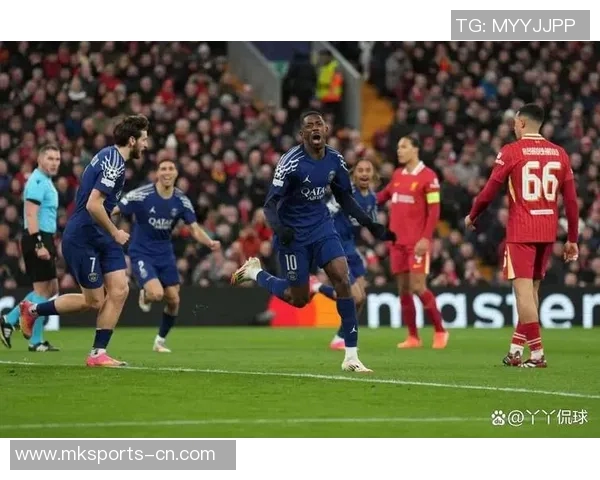 世界杯激战巴黎圣日耳曼与曼城平局乌龙球引发转会热议与关注