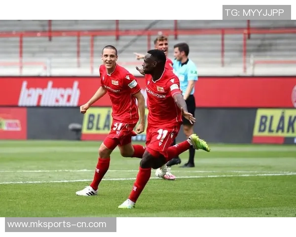 德甲惊天逆转尤文图斯狂胜里昂6比2引发全场震动